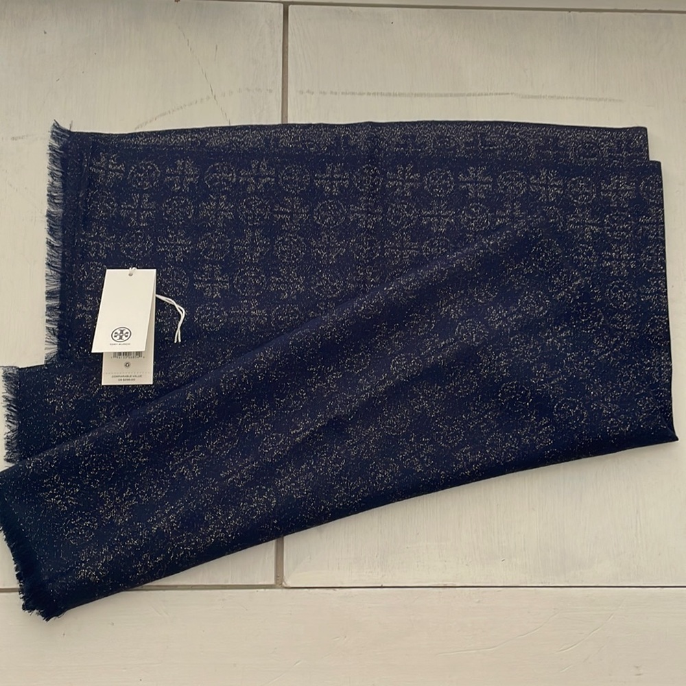 MAKE OFFER!!! NWT Tory Burch lurex traveler oblong scarf wrap